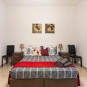Superbly Located Cosy 2-bedroom Apartamento La Valeta