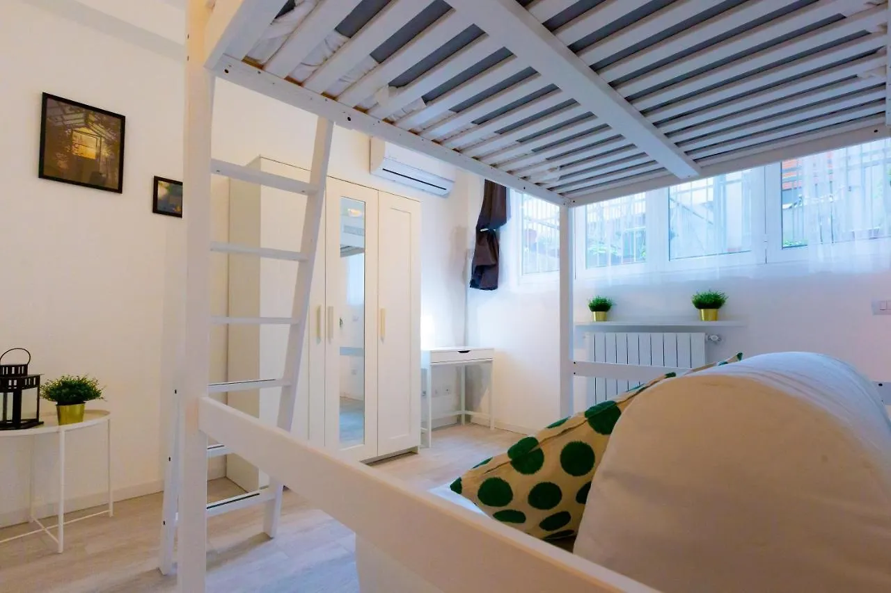 Apartment Padova 177 ミラノ